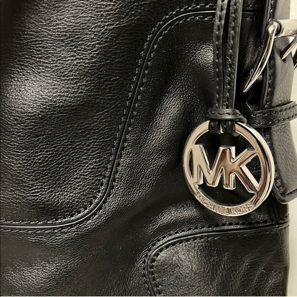 Michael Kors Brookville leather bag. - Picture 1 of 10